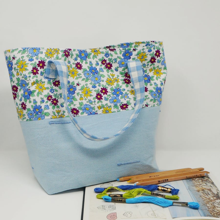 Cotton project or book bag with magnetic fastening