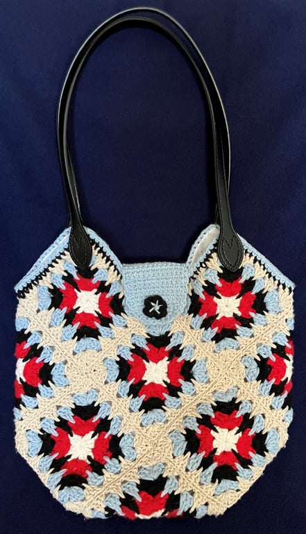 Granny square tote bag Light Blue – magnetic tab top closing