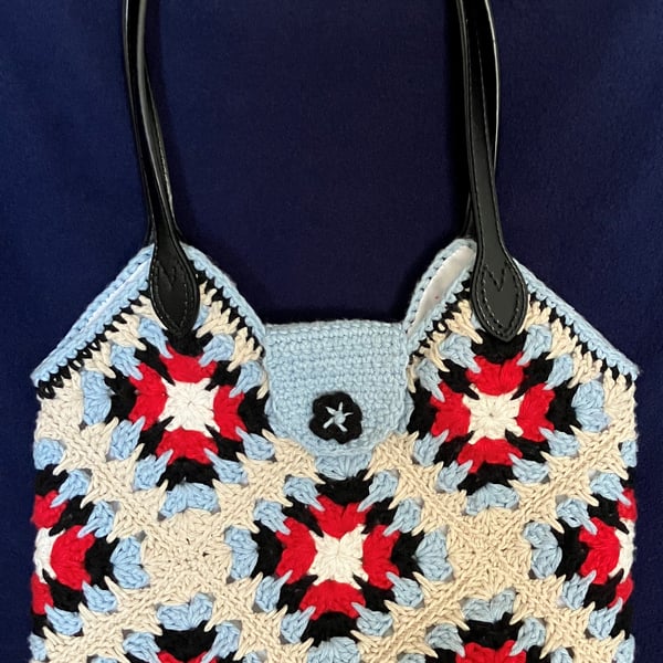 Granny square tote bag Light Blue – magnetic tab top closing