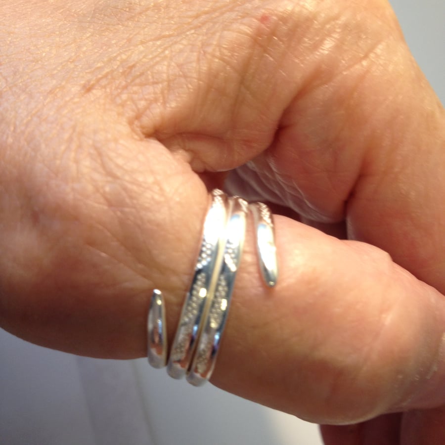 Adjustable silver snake thumb ring