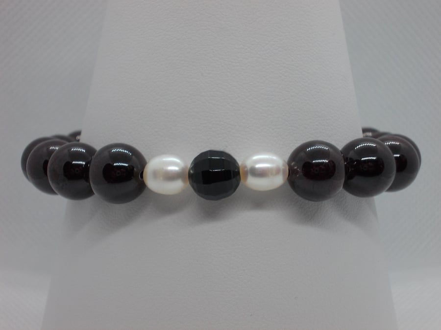 SALE - Garnet, pearl and black agate bracelet