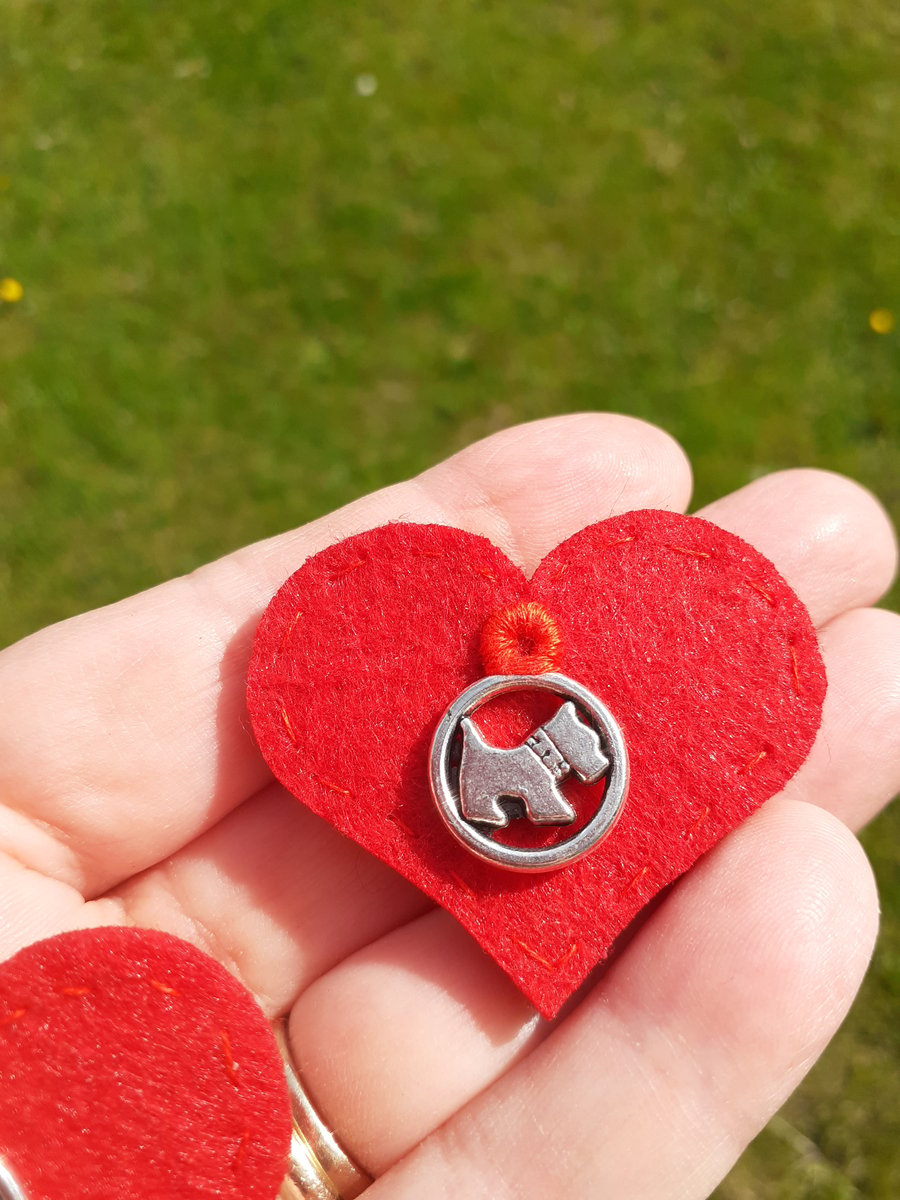 Scottie dog brooch in red felt with silver coloured metal dog