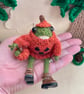  Handmade Knitted Frog in Pumpkin Outfit, Collectible Autumn Frog Toy, Cute Frog