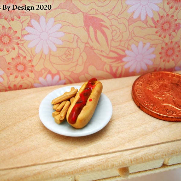 1:12 Scale Hot Dog and Chips Miniature