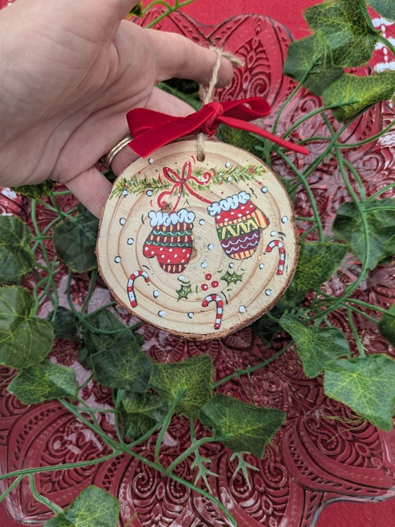 Christmas Mittens log slice decoration 