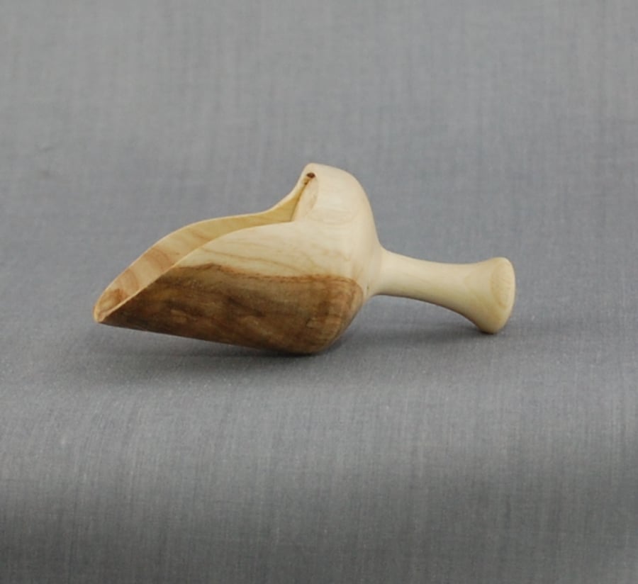 Wooden Scoop in English Olive Ash