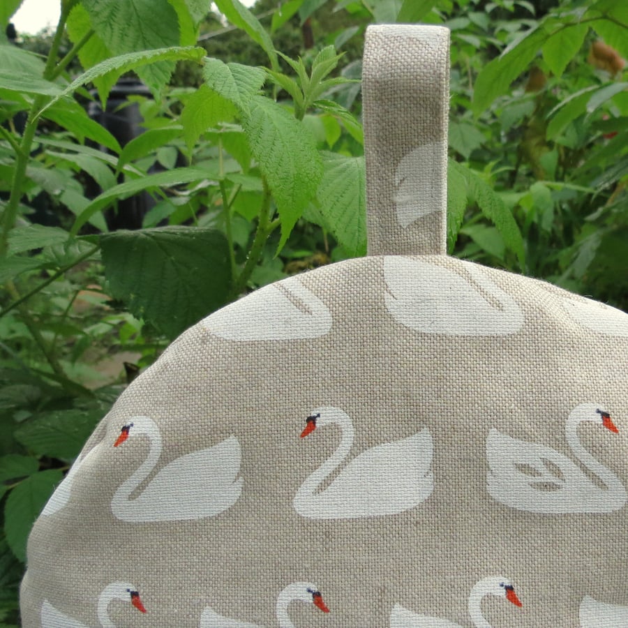 Swans.  A coffee cosy, size large.  To fit a 6 - 8 cup cosy.