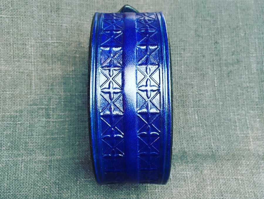 Hand embossed blue leather collar 