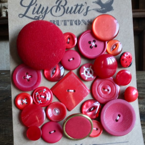 25 Red Vintage Mixed Buttons