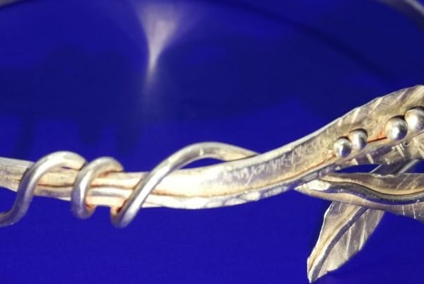 leaves and beries silver bangle