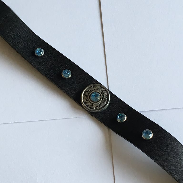 Black Leather Choker with 5 Light Blue Gemstones (Florentine - floral center)