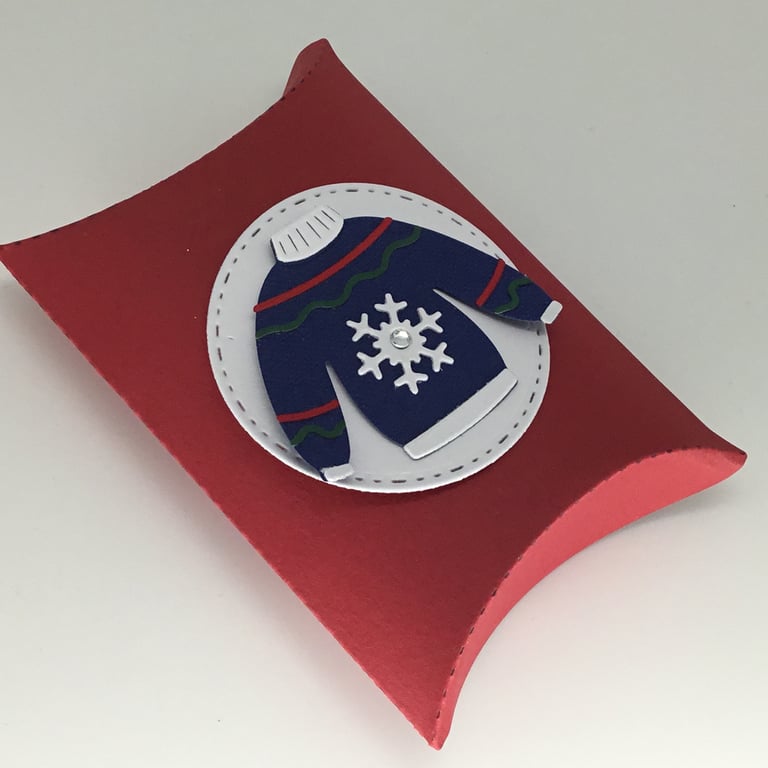 Small pillow Christmas gift box - snowflake jumper