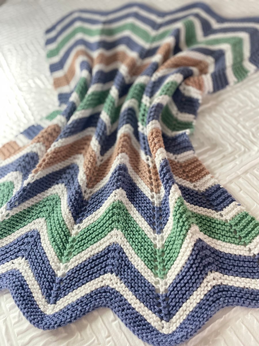 Chevron striped baby blanket 