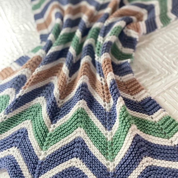 Chevron striped baby blanket 