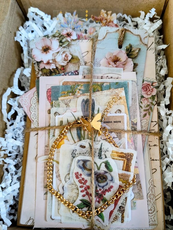 Vintage Floral Stationery Gift Box - Cottagecore Scrapbooking Bundle (A6 Journal