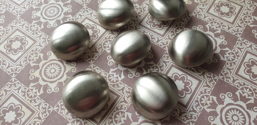 1 & 1 8" 28mm 44L VINTAGE Hollow back Buttons brushed silver look