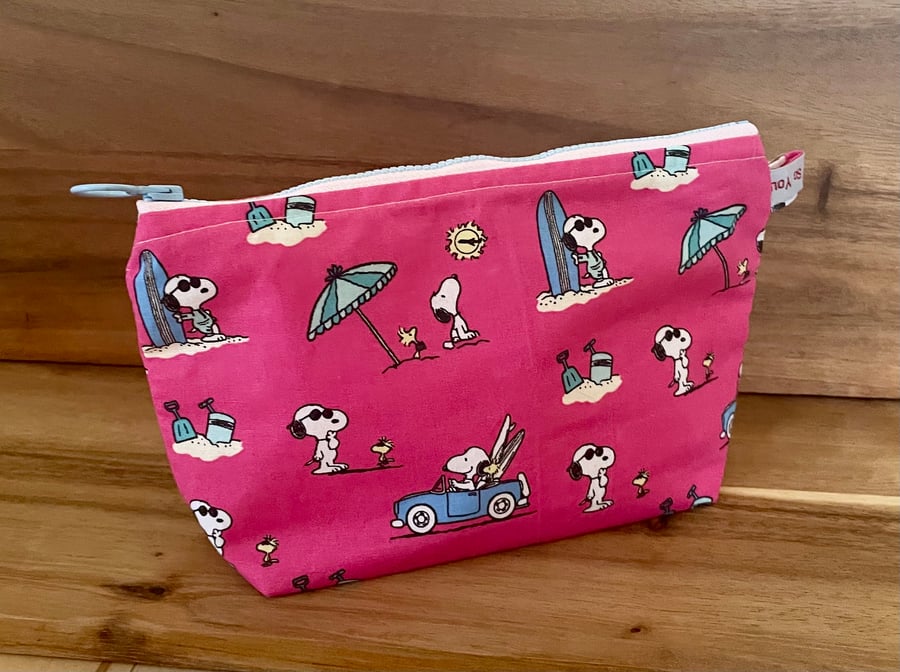 Cosmetic Snoopy pouch, UK delivery free