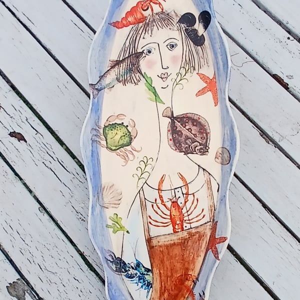 Figurative shallow dish with fish.