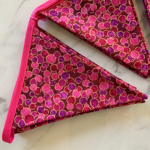 Pink and gold metallic bubbles bunting 3.2 metres excluding ties 21 flags