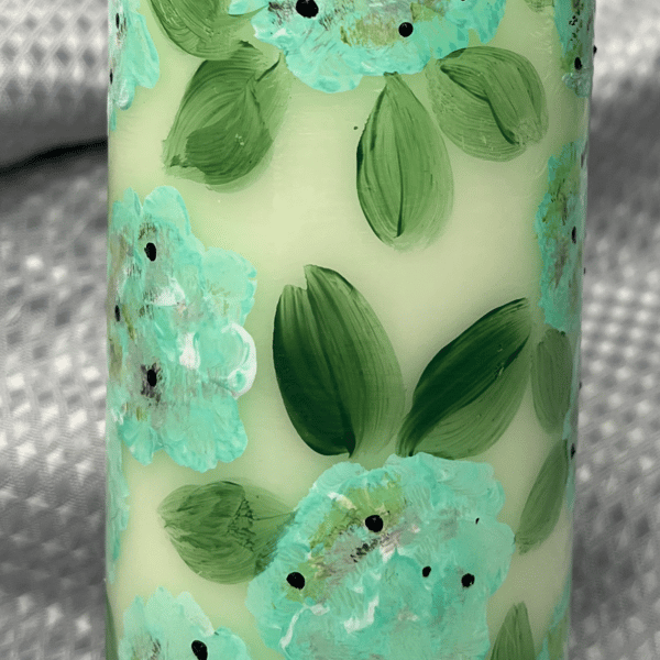 Ivory Pillar candle 15 cm, green hydrangea