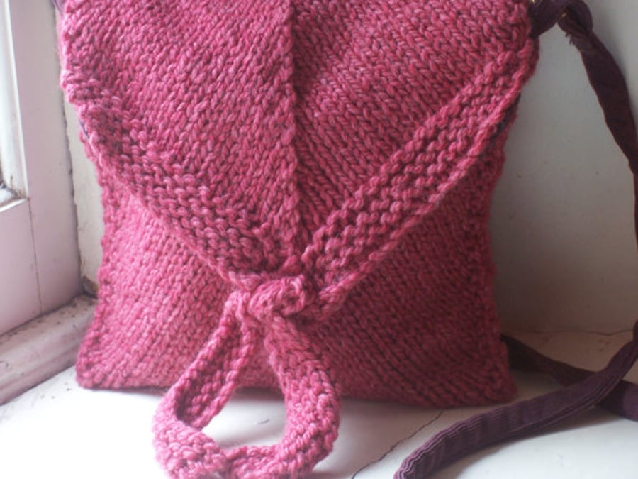 Hand knitted shoulder bag - Twist