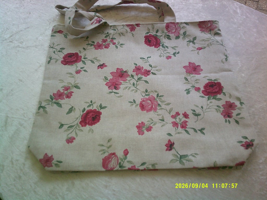 Roses on Beige Fabric Bag