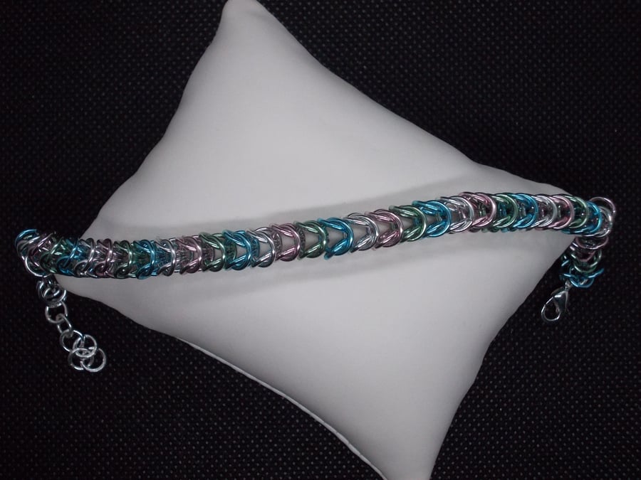 Box weave bracelet in pastel tones