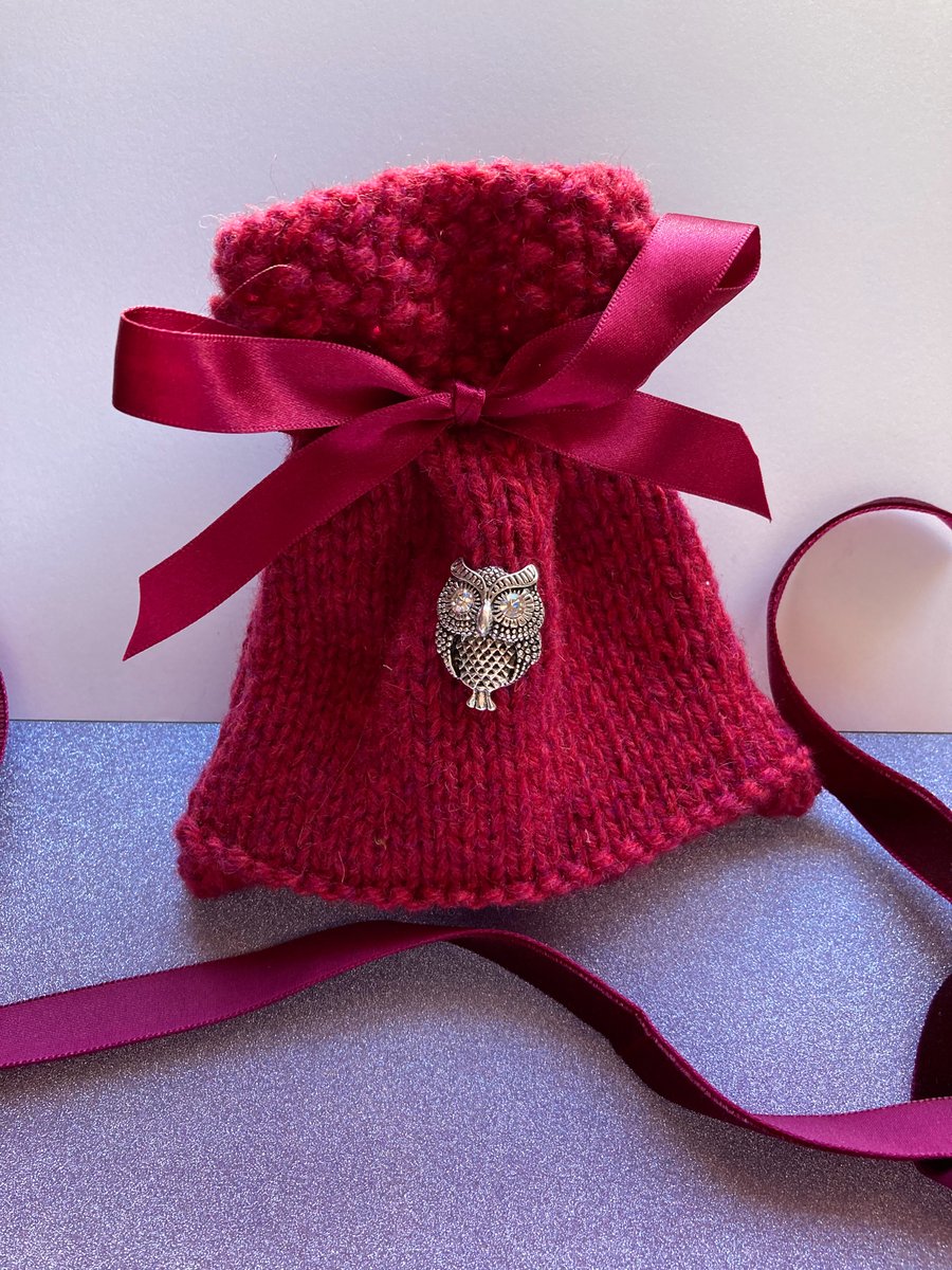 Gift bag knitted in raspberry pure new wool