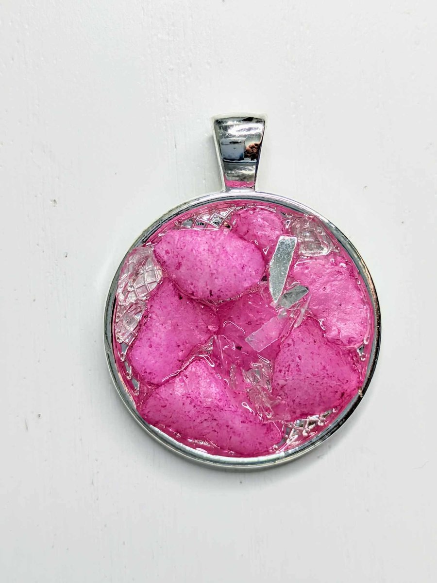 Small Round Resin Pendant With Pink Rocks