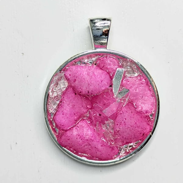 Small Round Resin Pendant With Pink Rocks