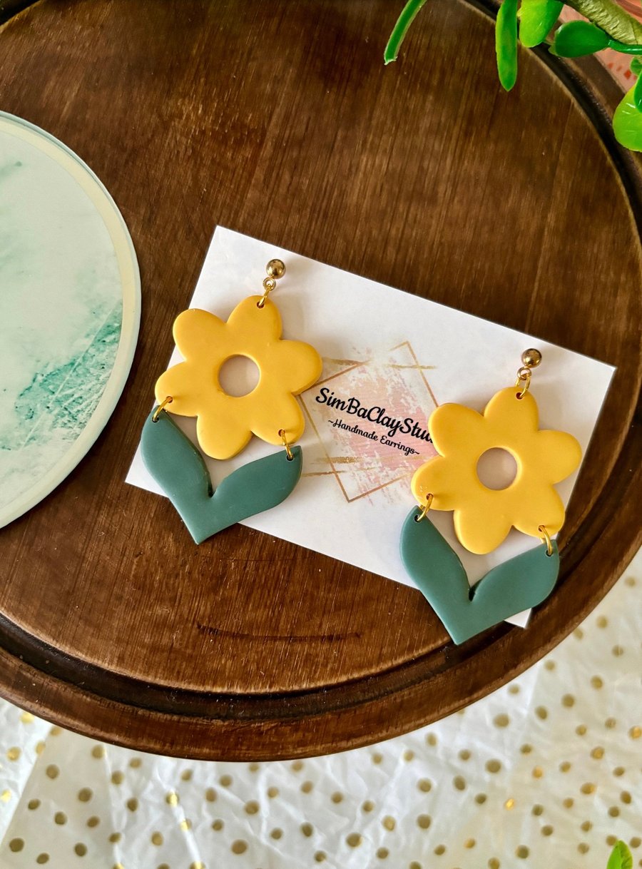 Statement polymer clay daisy earrings 