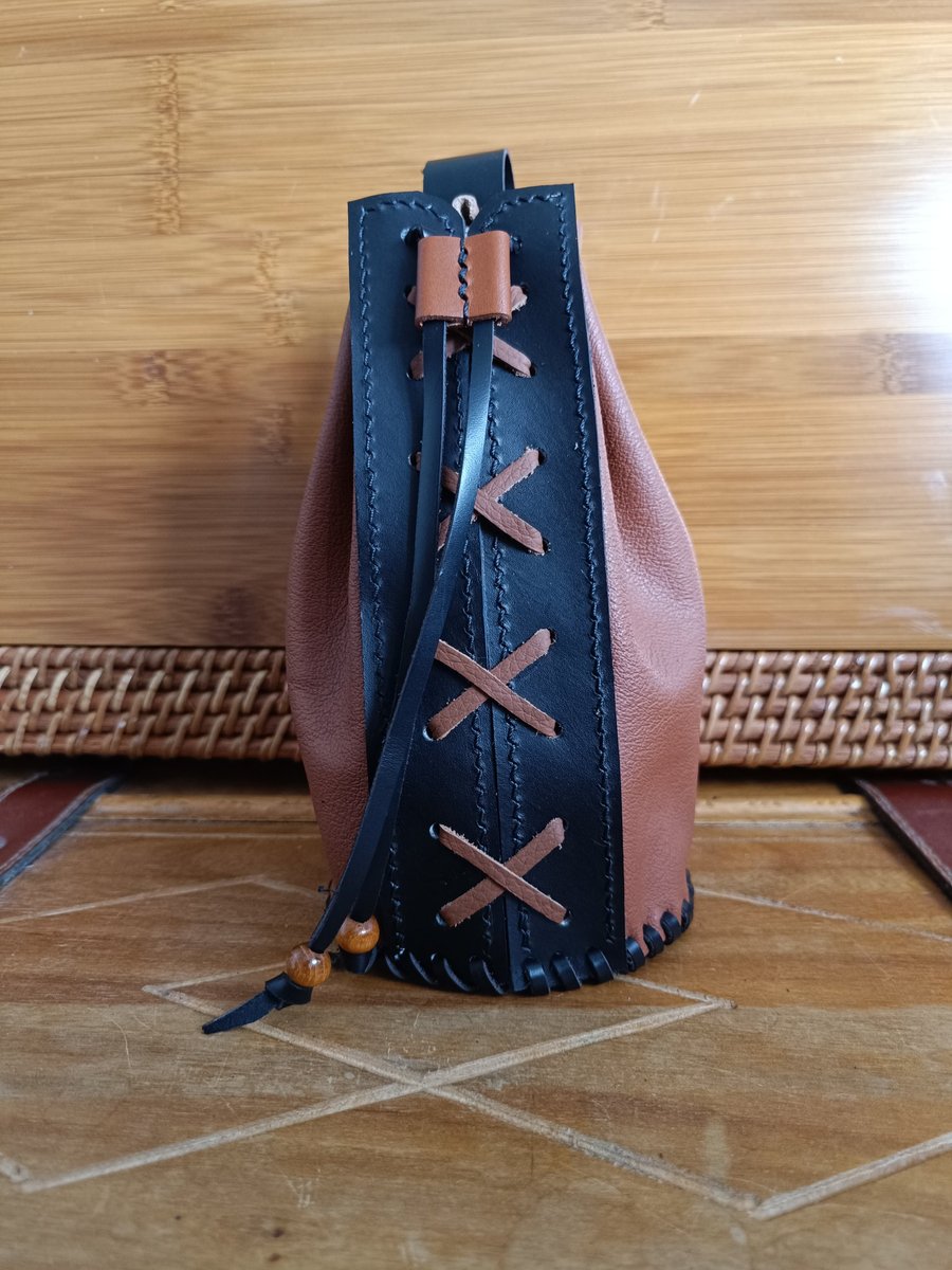 Handmade leather belt pouch 