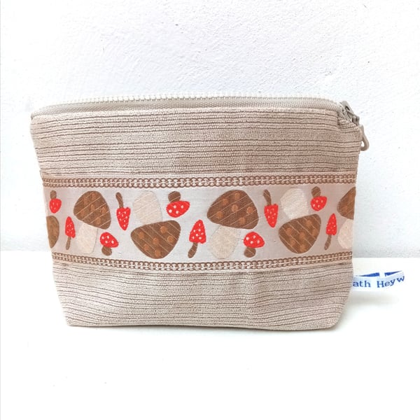 Zipped Pouch, Handmade Fabric Pouch, Mushroom