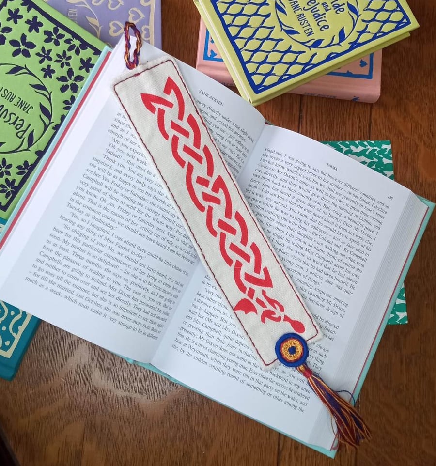 Silkscreen printed bookmark with zwirnknopf button embellishment 