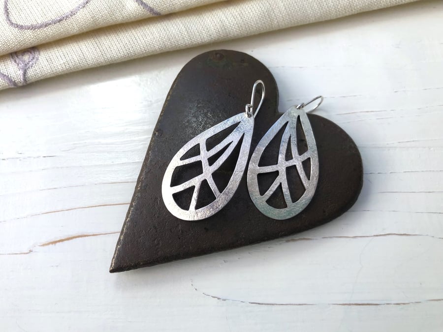 Silver Teardrop Drop Earrings. 