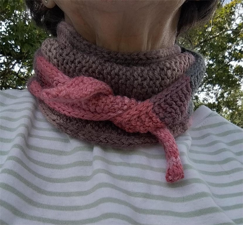 Hand Knit Scarflette