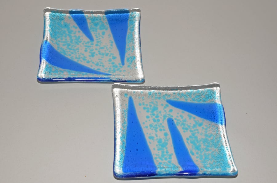 set of 2 blue glass dishes