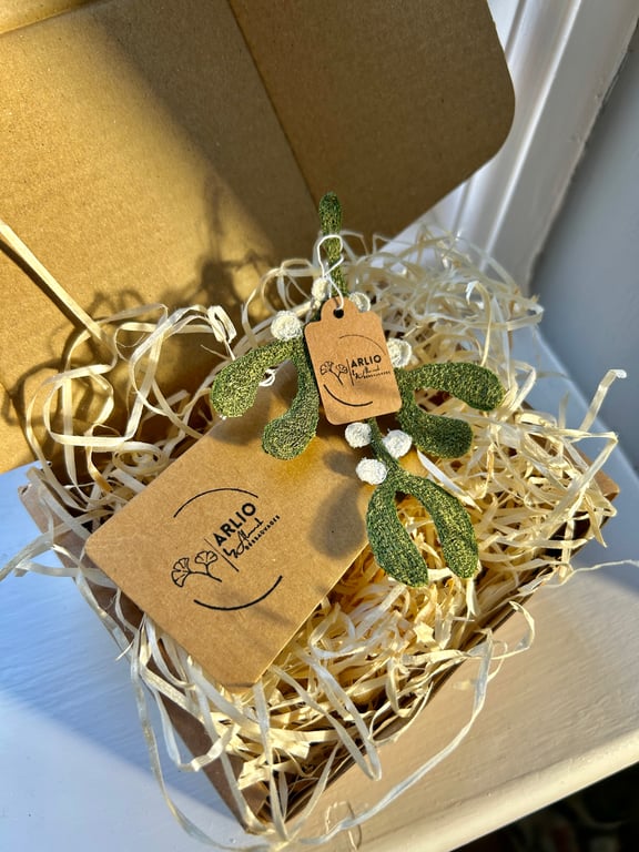 Mistletoe Christmas decoration Embroidery