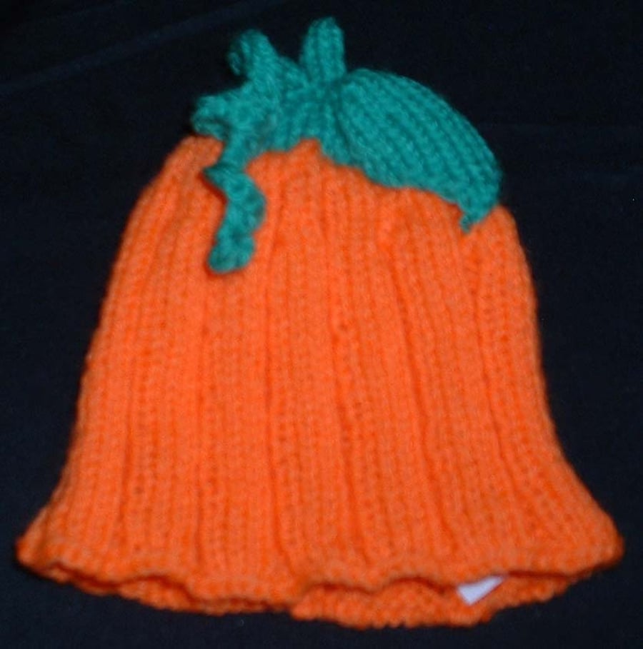 Hand knitted pumpkin hat 0-6 months