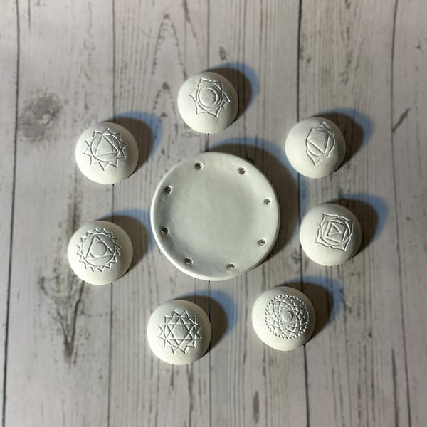 Clay Diffuser Dish & Chakra Intention Stones – Echoes of Essence 