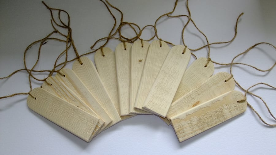 12 wooden gift tags for tying onto birthday or Christmas presents.              