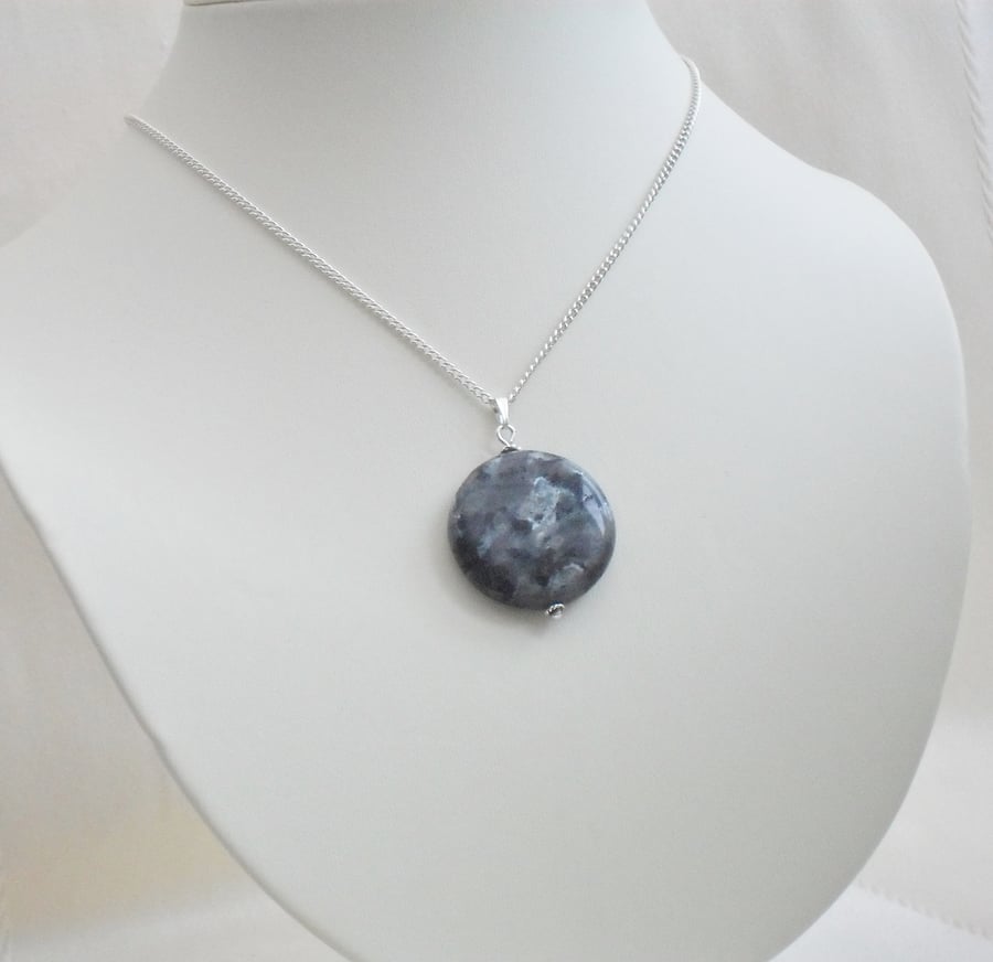 Round black labradorite pendant necklace 