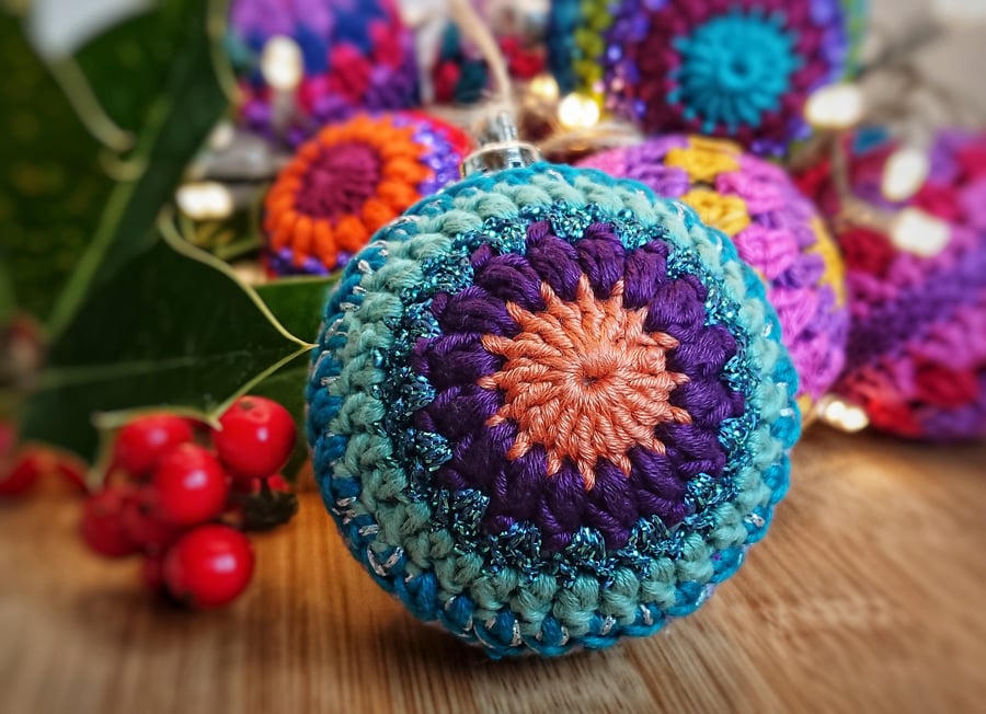 Crochet Christmas Bauble, Christmas Tree Decoration, Hanging Decoration