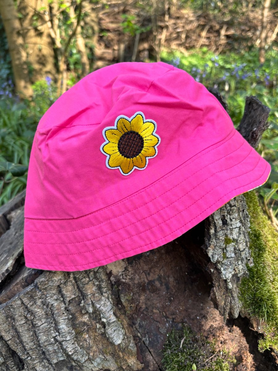 Pink and sunflower reversible bucket hat with sunflower motif