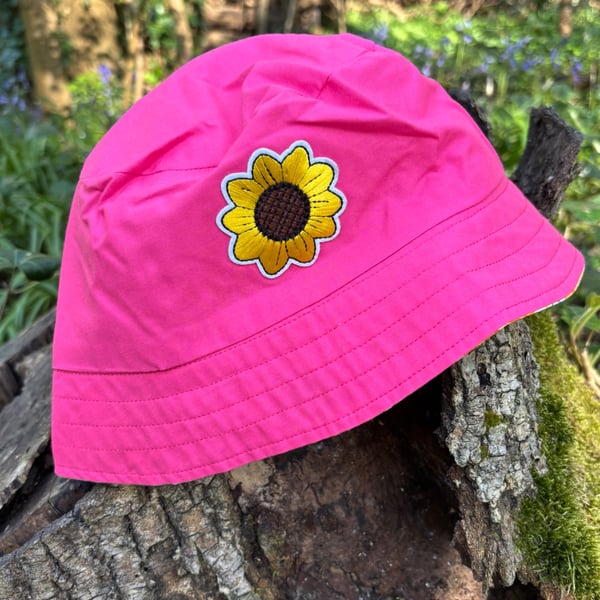 Pink and sunflower bucket hat with sunflower motif