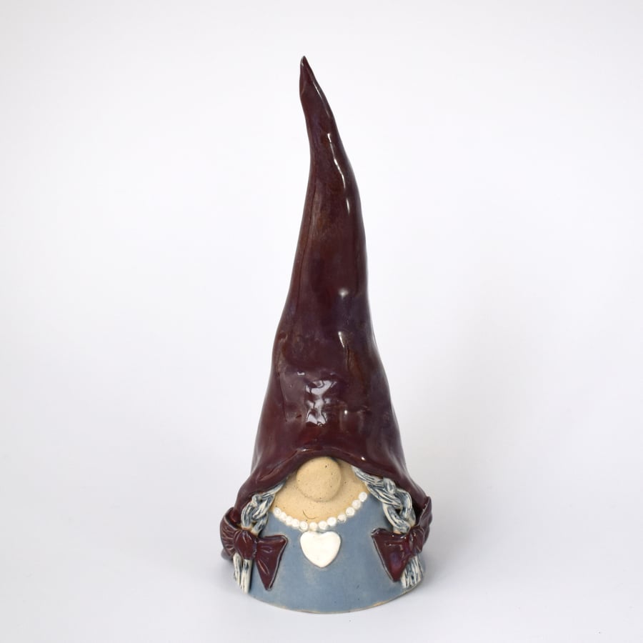 19-339 Ceramic Stoneware Nisse Lady Gnome