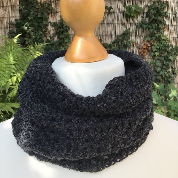 Snood in acrylic & Merino wool, colour Charcoal 