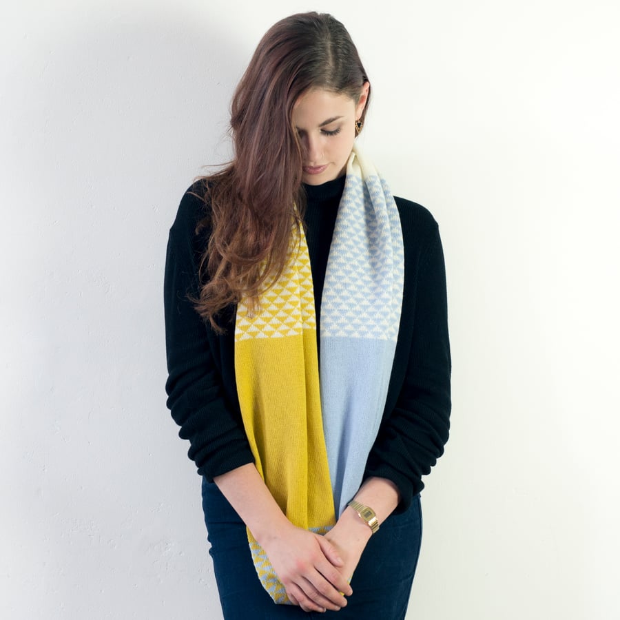 SECONDS SUNDAY Knitted triangle wrap snood