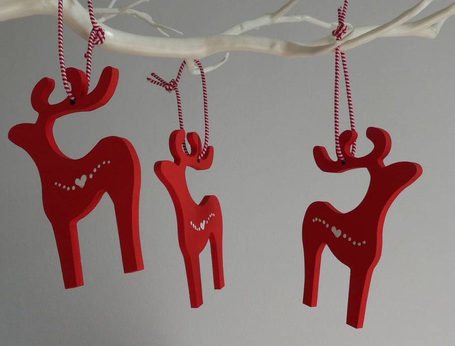 Set of 3 hanging reindeer decorations - red