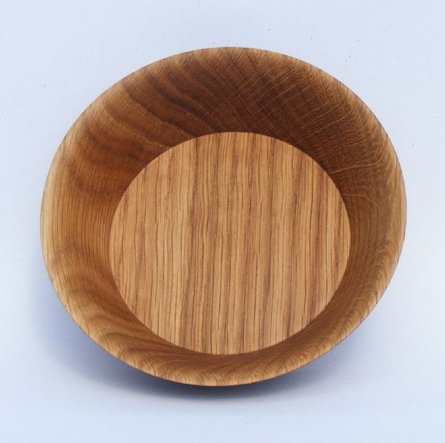Oak bowl – Hand turned flat bottomed bowl – Beautiful grain  (B020)